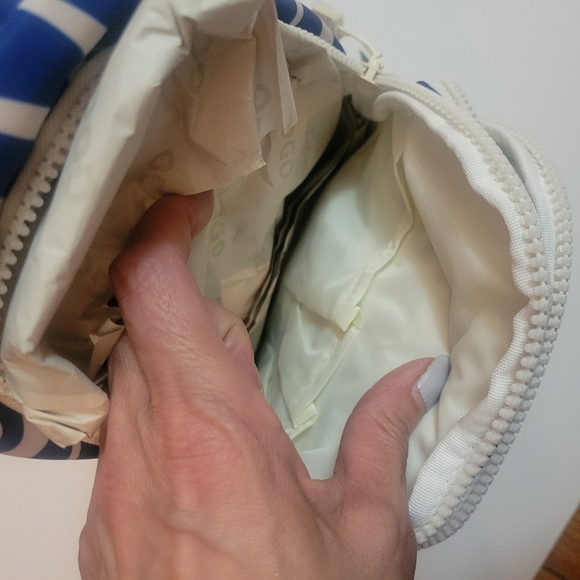 GOGO | Ava Sling Bag in Blue and White Print New With Tags Boho Chic Travel Bag - Picture 9 of 10